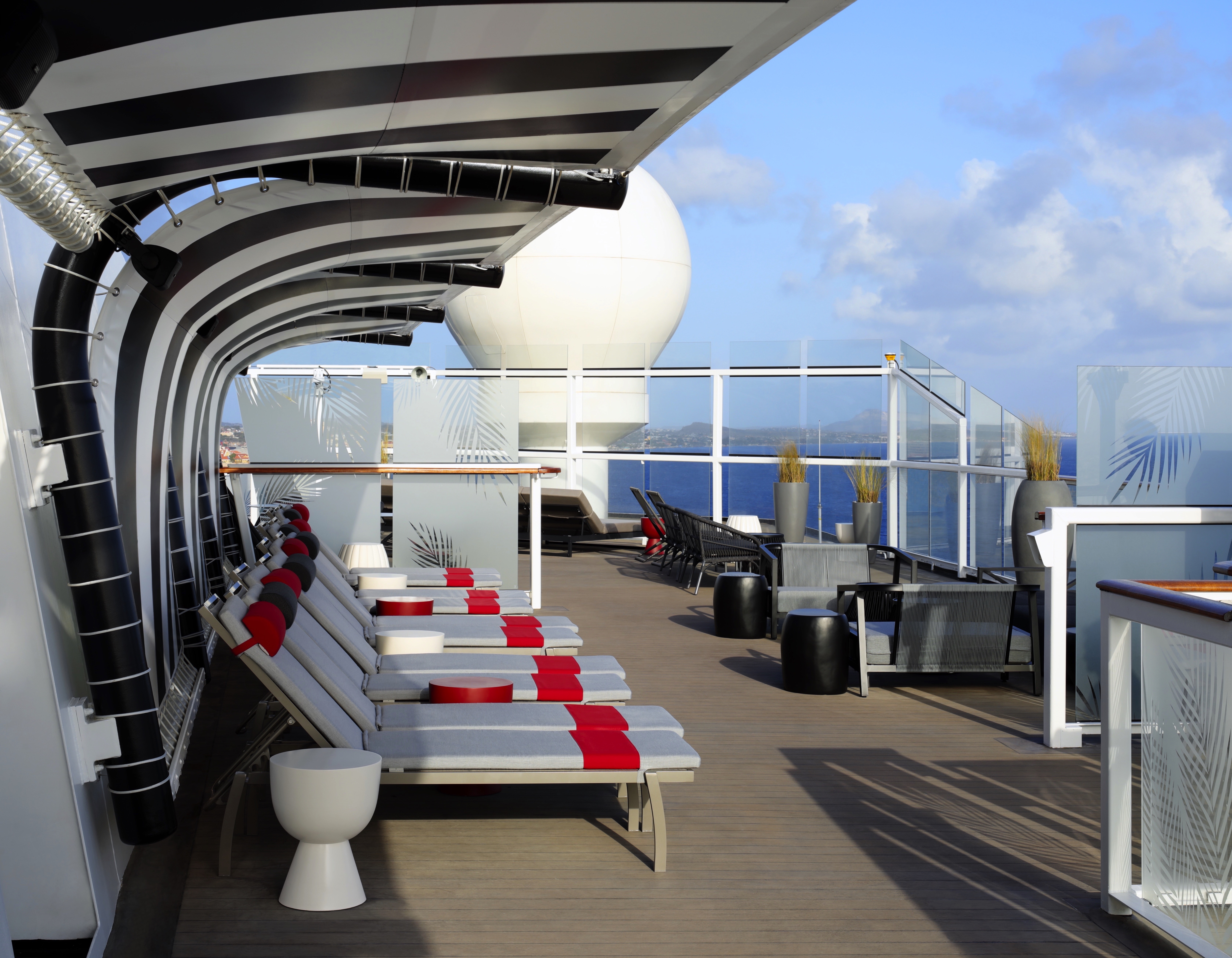 Celebrity Silhouette - The Retreat Lounge & Sun Deck